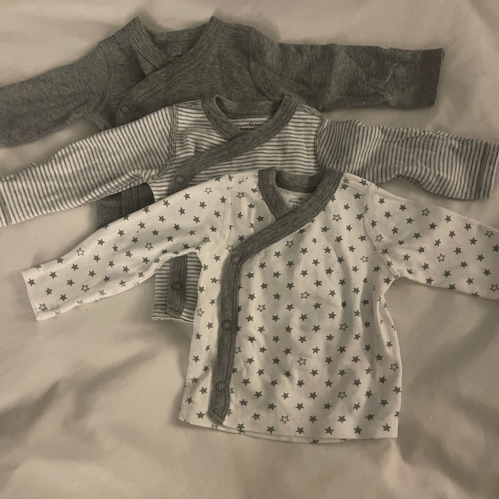 3 moon and back tops. Unisex. Newborn.
